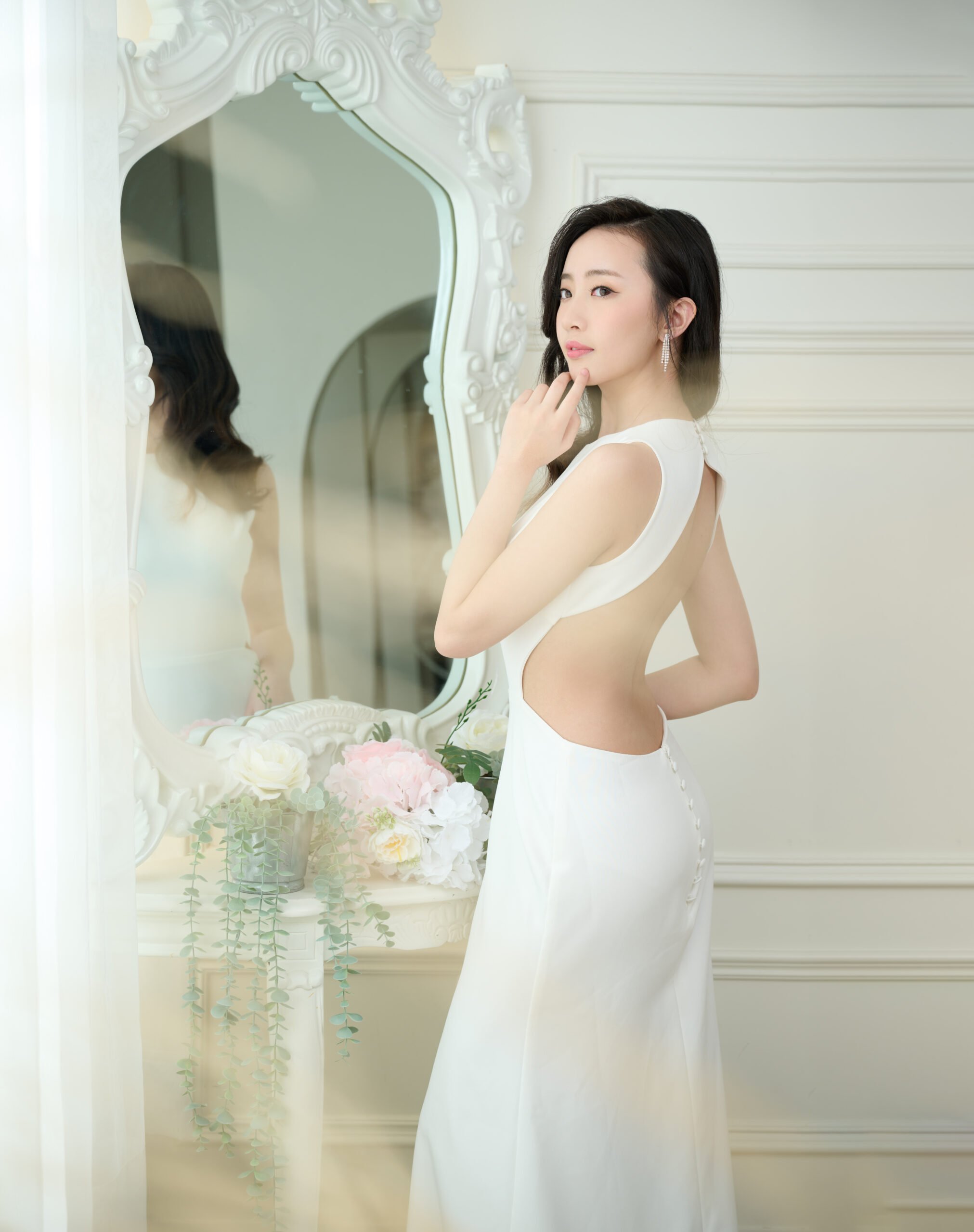 Rent Sara, the modern and sleek wedding dress designed to make you feel confident and beautiful. With a high halter neckline, intricate button back, and daring side cutouts, this gown will turn heads.