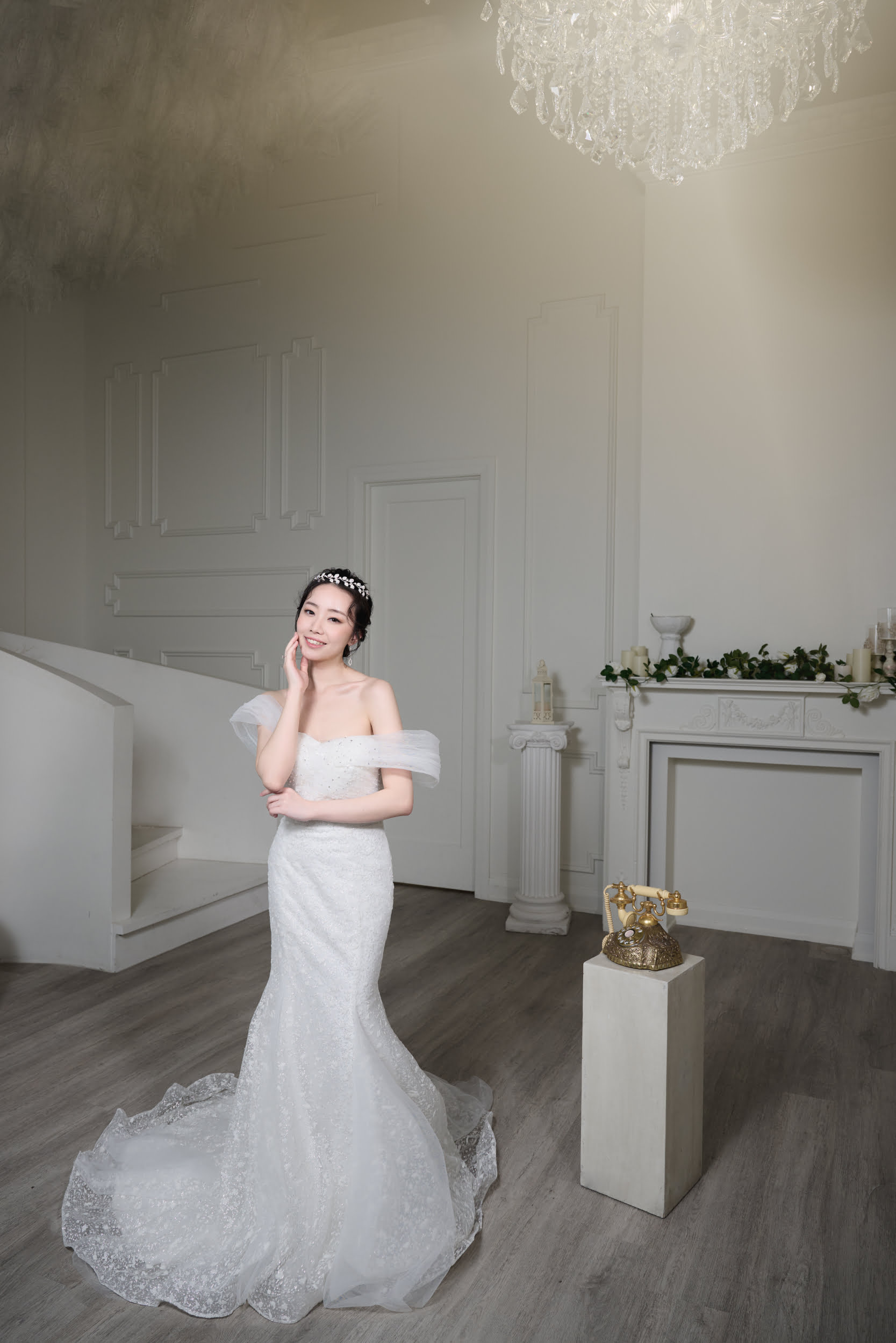 Feel like a star on your special day with the Star of Bethlehem wedding gown for rent in Toronto. This mermaid-style gown features a stunning silver tone, perfect for any luxurious wedding.